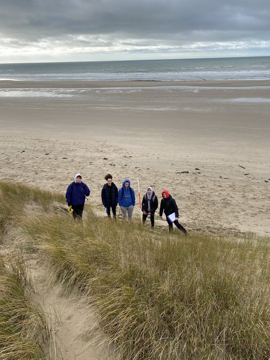 daearire's tweet photo. Harlech Hyfryd

Braf i fod nôl ar waith maes @Ysgol_Glantaf https://t.co/A0Y2pthILJ
