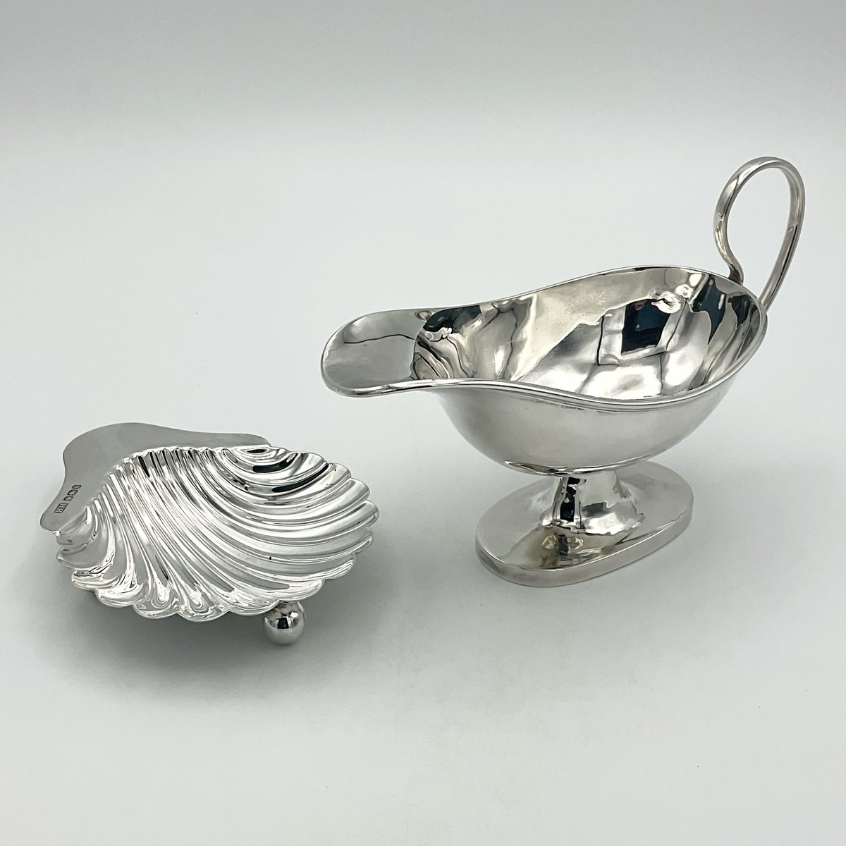 BeechesVintage's tweet photo. An Antique Silver Shell Dish and a Vintage Silver Sauce Boat have been added to the Tableware section at Beeches Vintage - they’d look great at a dinner table. #antique #vintage #silvertableware #sterlingsilver #Englishsilver #Hallmarked #butterdish #saucejug #sauceboat https://t.co/Bnr8yiZPmg