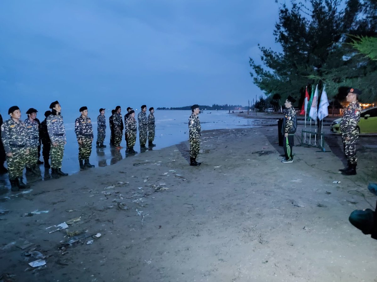 RiyanHP2's tweet photo. Mohon izin sahabat.
@pwansorjatim @ANSOR_GRESIK
Giat Apel Kesetiaan dan Pengukuhan Banser Gedangan

PR GP Ansor Desa Gedangan
Kecamatan Sidayu Kabupaten Gresik

#bansersolid
#satukomando https://t.co/t7GRW82ZEE