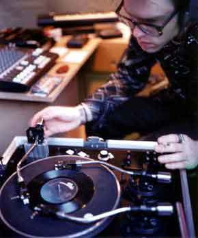 MiquiPuig's tweet photo. Pista de Fusta puntual al web de @iCatfm on line
a les 19:00 so esterofònic a la FM
#pistadefusta
#danceradio
#dancepodcast
#radiodeball
#basslines
#turntables
#perreolento
https://t.co/bdZpnO4WYB https://t.co/yFIIbF5vRH