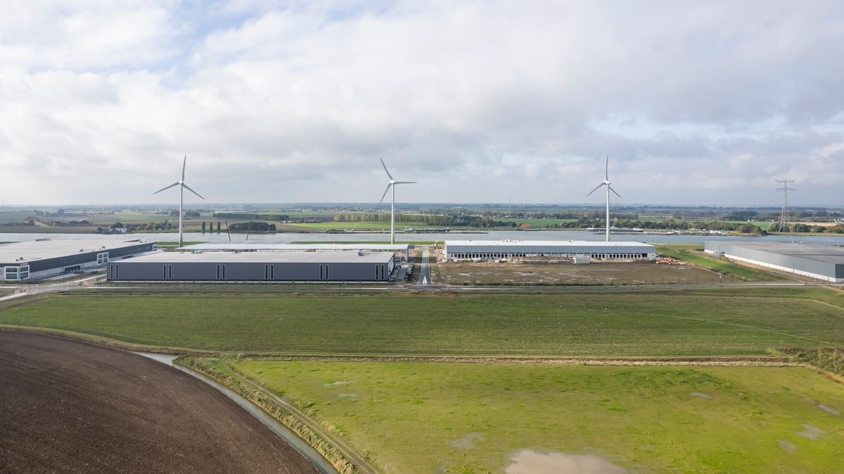 2021 was een jaar waarin Distripark Dordrecht echt vorm heeft gekregen! Er werd hard gewerkt om de nieuwe bedrijfspanden te realiseren, met oog voor het behoud van de natuur. 

Hier een aantal belangrijke mijlpalen!
lnkd.in/e_U6gD7h

#infrastructuur #natuur #duurzaam