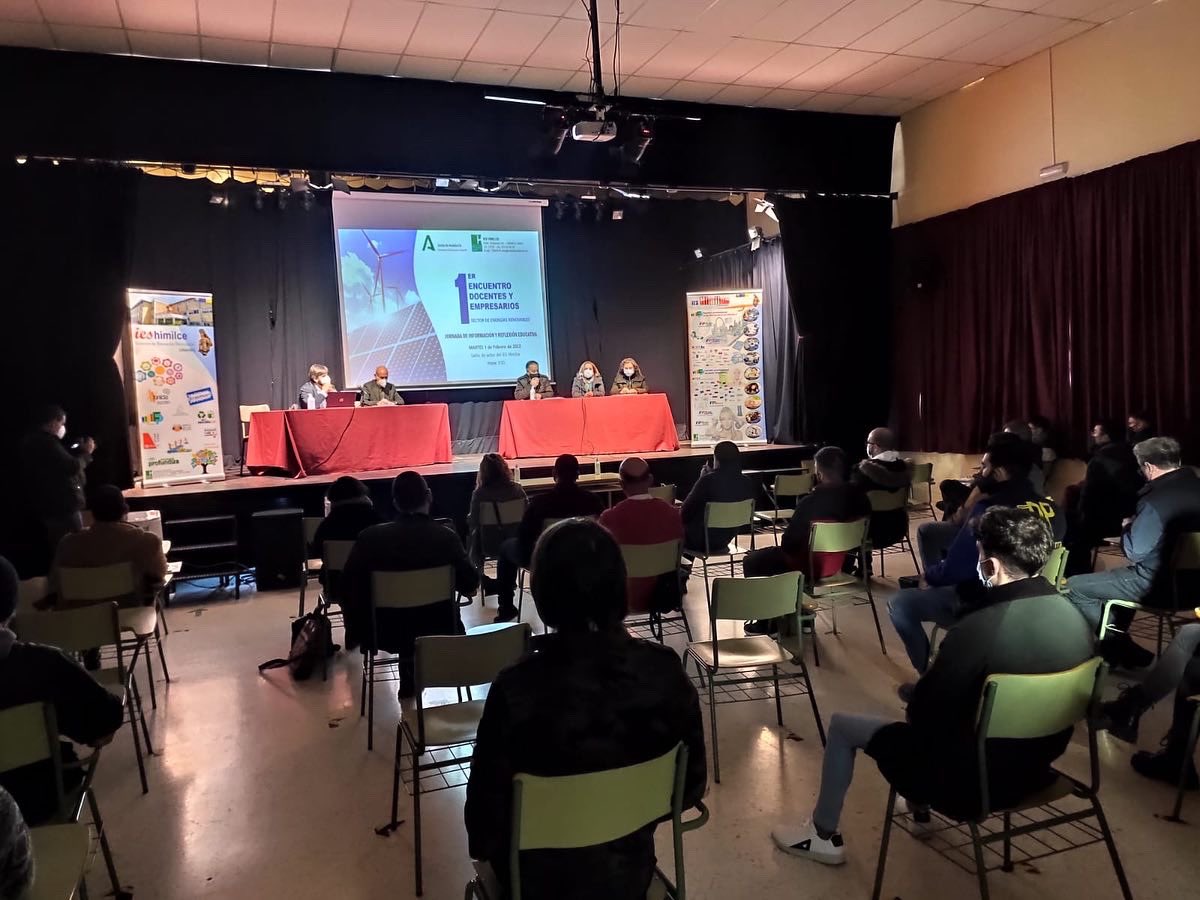 IESHimilce's tweet photo. Acto de celebración del Primer Encuentro entre Docentes y Empresarios en el @IESHimilce. https://t.co/QXkGnGPvlo