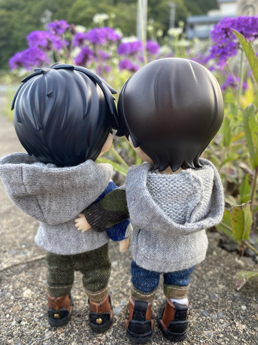Lin05699356's tweet photo. 2021年5月中旬
花の咲く時期。顔は見せず背中だけ。
そっと背を支える子です

靴🥾(@hypoticspace 様) https://t.co/N5MZ3yCWLO