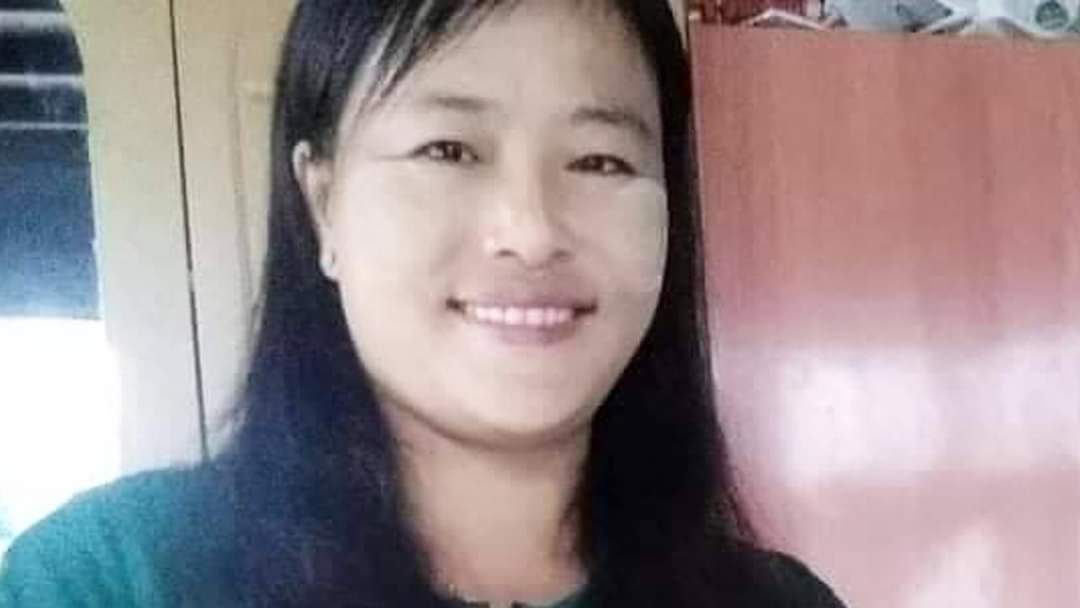 42yo Teacher Daw YiYi Khine was shot in stomach by Junta Terrorists while she was going on her way to send medicine for her unhealthy mom in this morning at #Kaly city,#Sagaing division and died with the wounds of gunshot reportedly. The victim is mom of 5 children.#2022Feb1Coup
