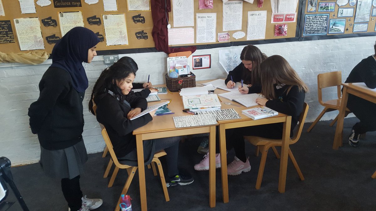 Yr6OakWoodhill's tweet photo. A wonderful ' drafting session in English with peer feedback , at the end... brilliant ! @Yr6OakWoodhill https://t.co/INPJ9BWL6O