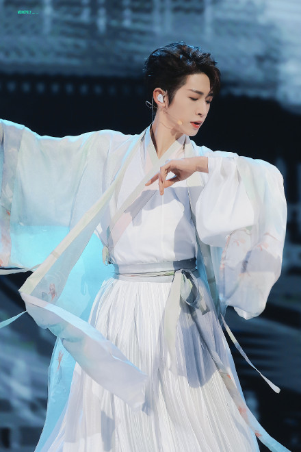 Joshushushu7's tweet photo. Biết em tài giỏi nỗ lực, cũng biết em đáng yêu ấm áp
Biết em xinh đẹp mỹ lệ, cũng biết em giản dị chất phác
Biết em trầm tĩnh thông tuệ, cũng biết em dễ khóc dễ cười
Dáng vẻ nào của em, chị đều thích https://t.co/wbWmxxQRVs
