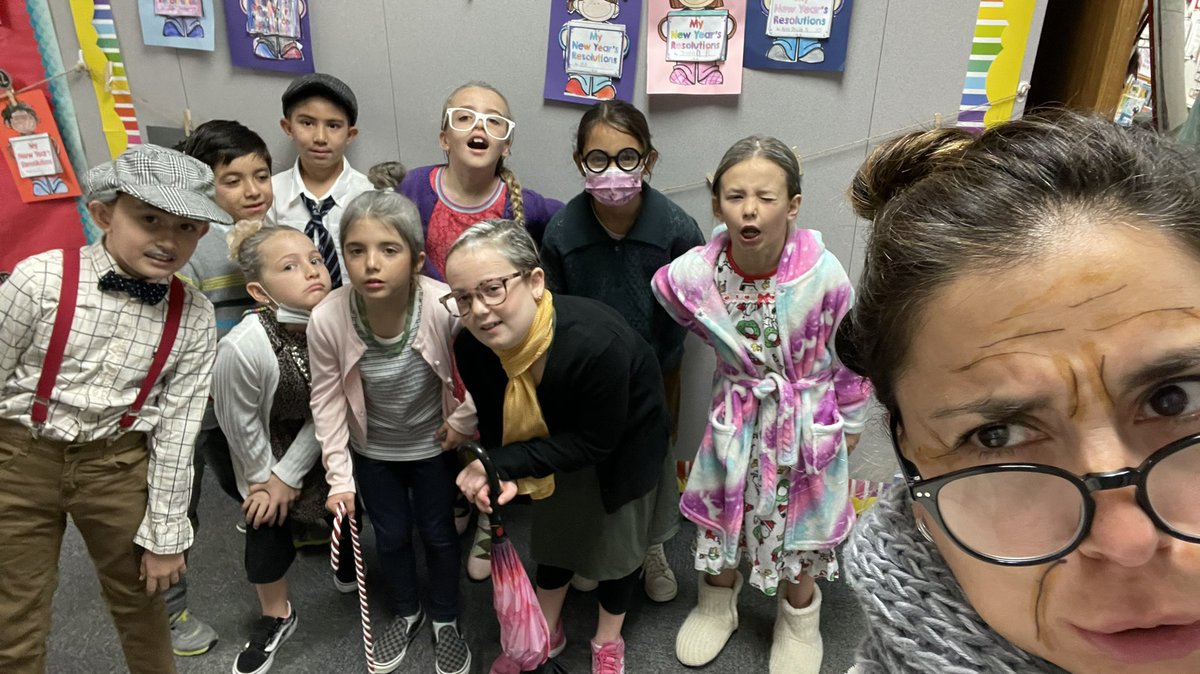 Yolanda Velazquez Martinez (@2nddualdce) on Twitter photo Always fun to dress up to celebrate we are 100 days smarter! <a href="/Velazquez2nd/">Yolanda Velazquez Ma</a> @DCEtrailblazers Always fun to dress up to celebrate we are 100 days smarter! <a href="/Velazquez2nd/">Yolanda Velazquez Ma</a> @DCEtrailblazers