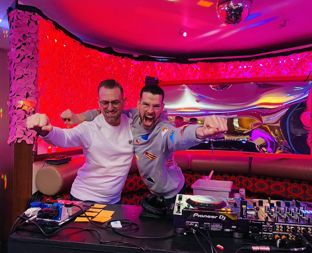 DavidRobson84's tweet photo. What an utter ball the @Butlins #MightyHooplaWeekender was.
It was just lovely to see friends that Iβve not seen in FOREVER and spend quality time with some of the besties, making happy memories.
The staff at the resort and locals were also just so friendly & welcoming.
ππ₯°π https://t.co/ziCjOe2axc