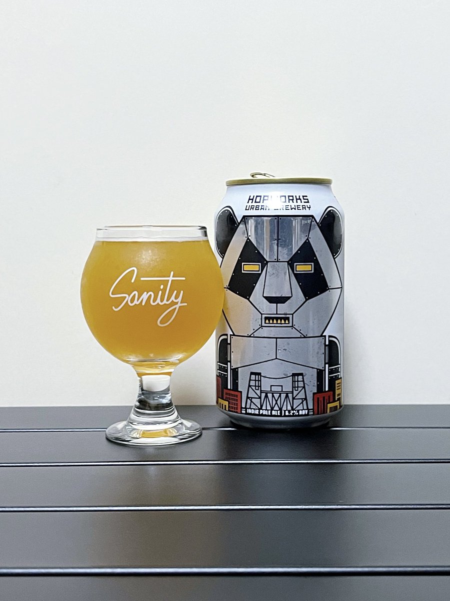 miaouuu_'s tweet photo. 近所のカクヤスさんにあったんで。

フルーティー、うまい。

[HOPWORKS URBAN BREWERY]
ROBOT PANDA
HAZY IPA

#ロボットパンダ #ホップワークスアーバンブルワリー #hopworksurbanbrewery #hub #robotpanda #craftbeer https://t.co/1JwdsNQUuB