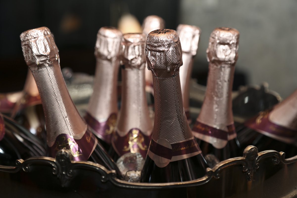 ‘Roses are red, violets are blue, join us for this Valentine’s weekend as Monday just won’t do’ - we are closed on Monday 14th but you can celebrate with us on the 11th and 12th February 🤍

To book, click on reserve or call 0207 993 3251