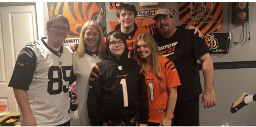 campbellsoup629's tweet photo. Who Dey nation to the Super Bowl-Incredible! Experiencing it with @andilee26 would be crazy! Been a part of @WoodmenFootball (Greenwood) for 26 years. Family and football. Send us to The Game. #whodeygohorse https://t.co/UdTx5BBdhi