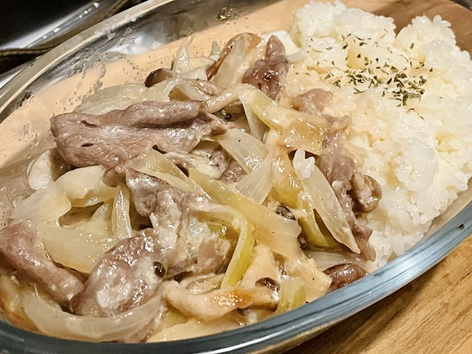 ビーフストロガノフ作ってた 