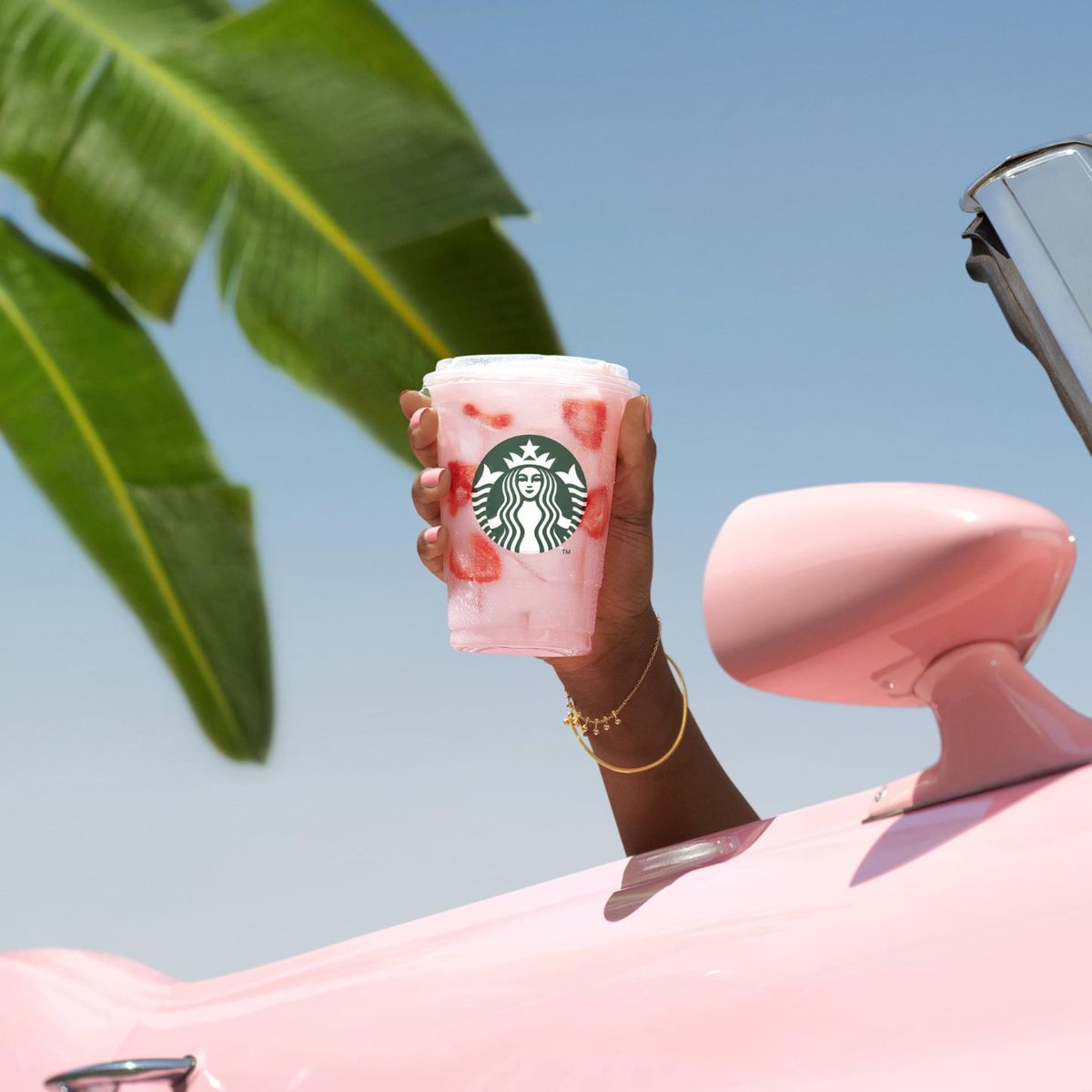 Boozy_Foodie's tweet photo. #News
@Starbucks_SA is launching a new #Refresha range on 10 February 2022 - a selection of light and refreshing beverages which are bold, fruity, and full of flavour, with real fruit pieces.
More here: https://t.co/KJ8mCh5aIL https://t.co/01S0xckHtm