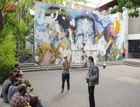 #OPSUNoticias l Inicio del Taller Refacción de Pintura Mural con Nikolay Shamániko. En fotografías participantes del Taller se encuentran en la Plaza Hugo Chávez de la @CulturasUNEARTE en el marco de las actividades previstas para celebrar el 4 de febrero.