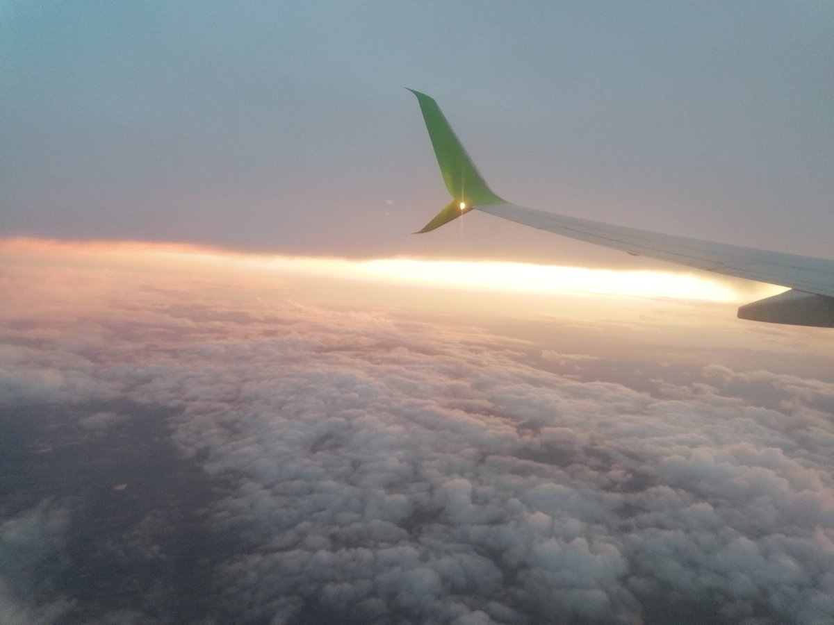 Fatzzz's tweet photo. Everytime I land at Cape Town International I feel the love and contentment of being home.  Grateful for this beautiful city. https://t.co/tGjAgkYb0Z