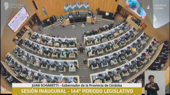 LuciEchevarria's tweet photo. Lo único positivo de la Apertura de sesiones en Córdoba es la llegada de la Lengua de señas Argentina a la @LegislaturaCBA 🙌🏽
Gran trabajo de las y los intérpretes!👏🏼👏🏼👏🏼
#LSAParaTodos
#LegislaturaCBA2022 https://t.co/KMa1DFyvOX