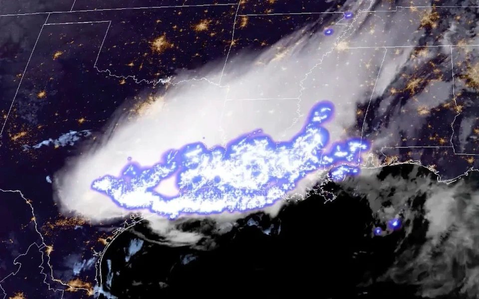 SearchableJim's tweet image. OK, this is one of the maddest things I've seen... A Lightning strike covering 477 MILES! Across 3 states... Texas, Mississippi &amp;amp; Louisiana... #Megaflash