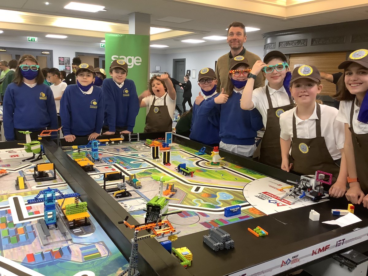 CPSLegoRobotics's tweet image. Ready for our final game! We’re having a brilliant day!