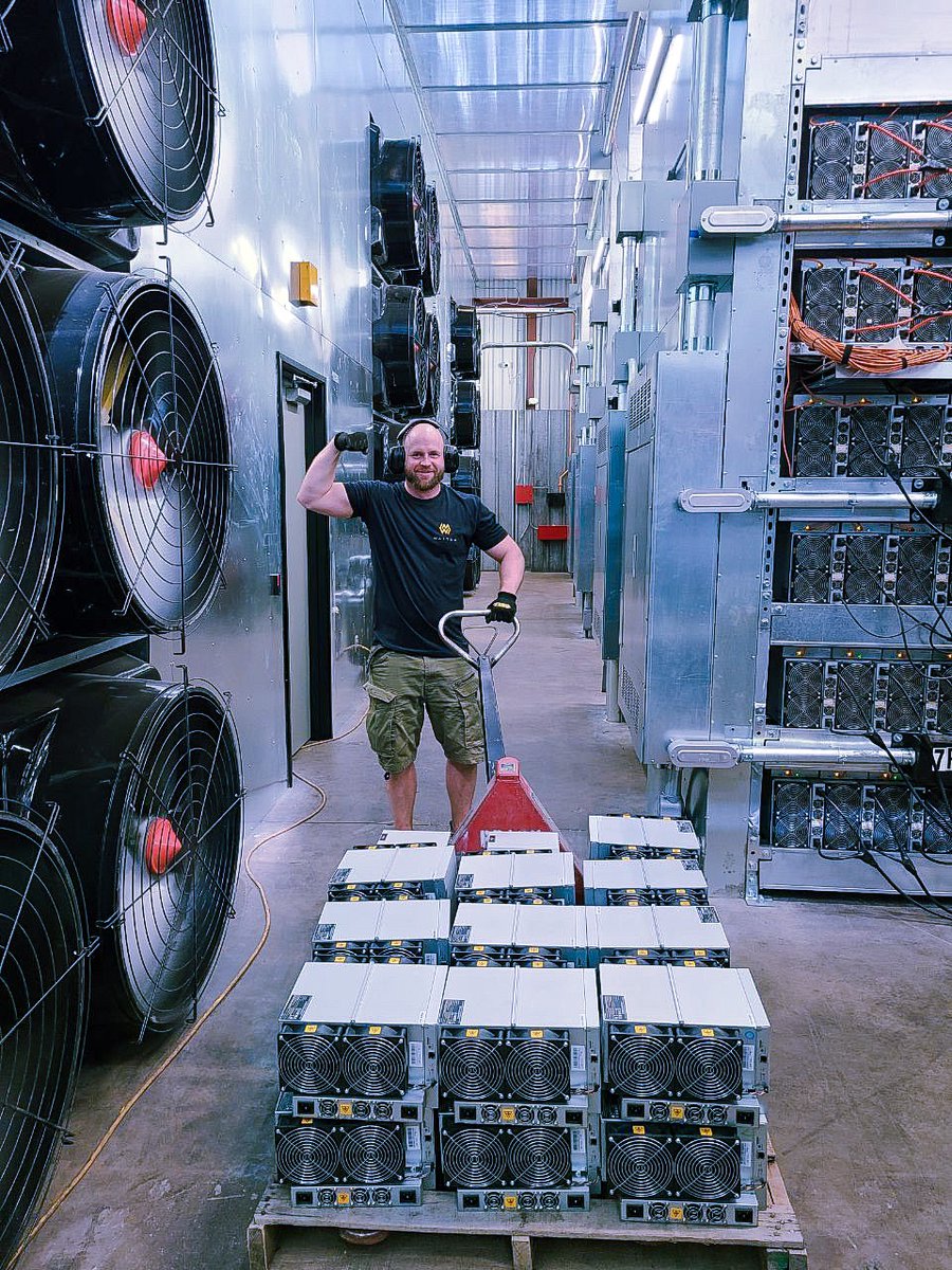 wattumofficial's tweet image. #Bitcoin mining strong 💪🏼 What's your favorite miner? #wattum #miningbitcoin #asicmining #antminer #whatsminer #cryptomining #bitcoininvesting #miningrig #cryptocurrency #miningpool #miningfarm #cryptominer