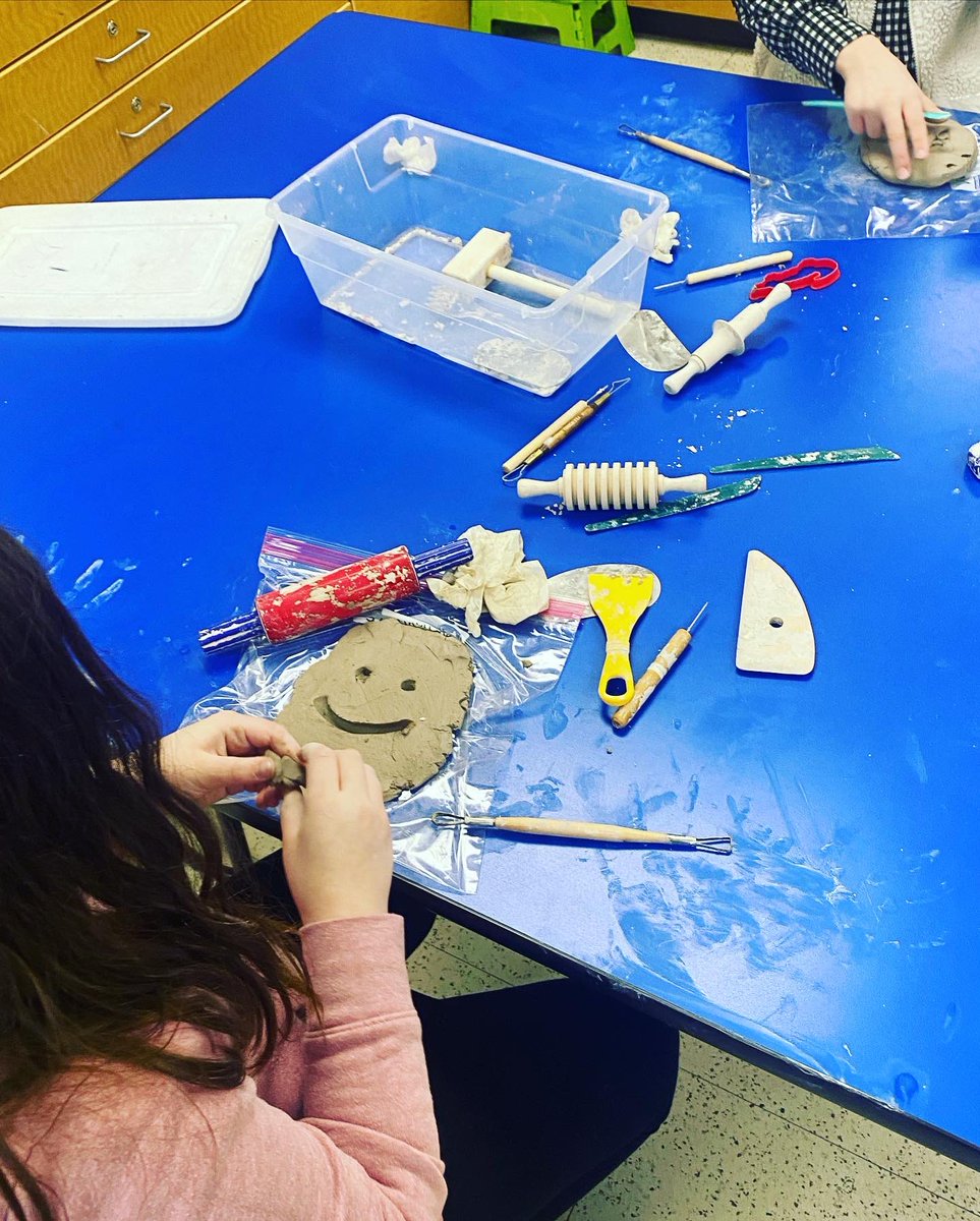amy_vence's tweet photo. First Clay class of the year for 4th graders, and they begged to have time to “play” before we start building. Play time it is! 😆 https://t.co/DQEBAkCl9F