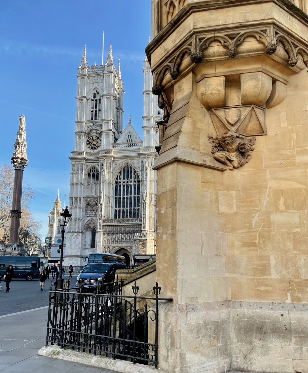 omnialnchristo's tweet photo. An underrated aspect of good architecture is that you could walk past the same building every day and still notice a new detail every time https://t.co/e0HnSTScu4