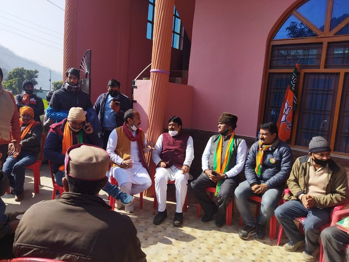 kailashbhattbjp's tweet photo. द्वाराहाट विधानसभा क्षेत्र के चौखुटिया मंडल में भाजपा प्रत्याशी अनिल शाही जी को जिताने के लिए बैठक करी जिसमें मुख्य अतिथि के रूप में कोऑपरेटिव बैंक के चेयरमैन आदरणीय ललित लटवाल जी उपस्थित रहे एवं मंडल अध्यक्ष जी सहित समस्त पदाधिकारी एवं कार्यकर्ता उपस्थित रहेl https://t.co/grbUC7EFcp