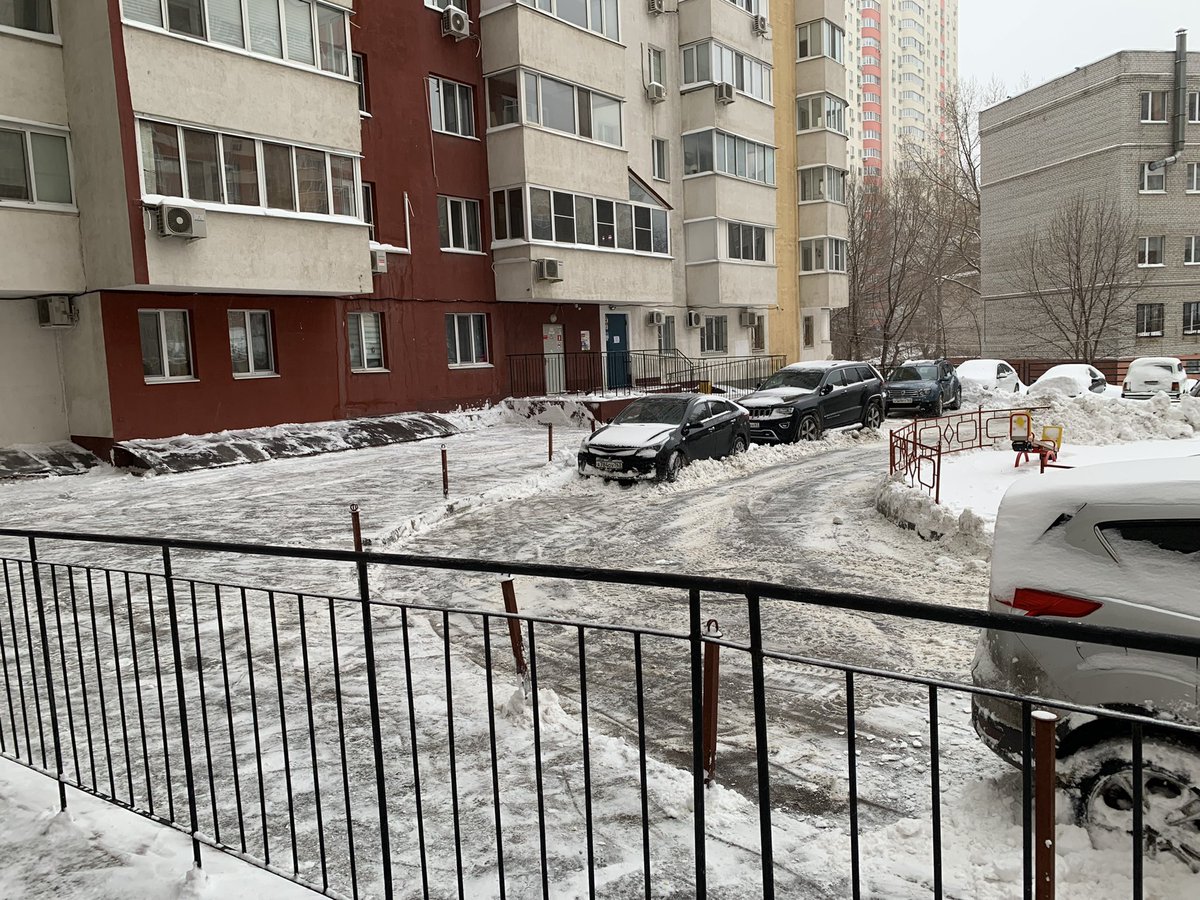 Чистка и вывоз снега Революционная 4