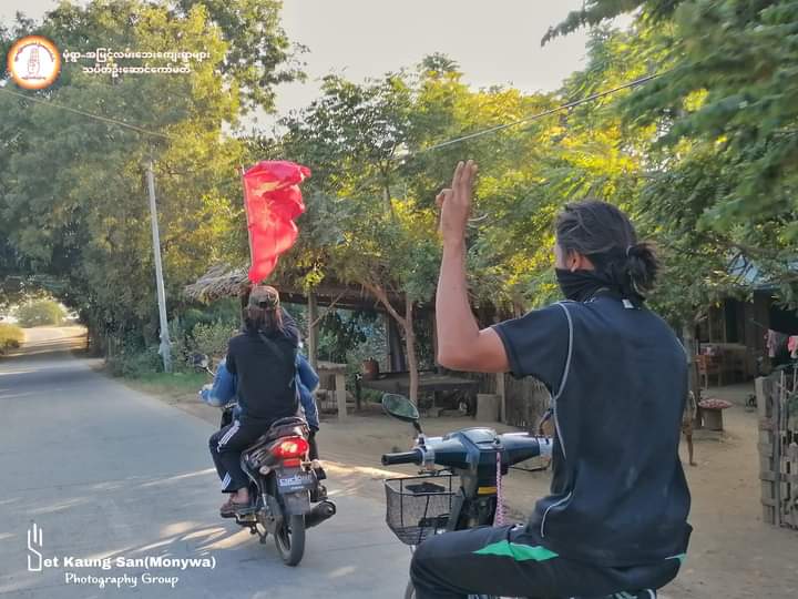 b3rry_y's tweet photo. On Monywa-AMyint Road, youths led strike and marched with motorcycles today as silent strike ended successfully.

#RedCampaign_1YearOfRevolution
#2022Feb1Coup #SilentStrike
#WhatsHappeningInMyanmar https://t.co/ymvUC1zi2J