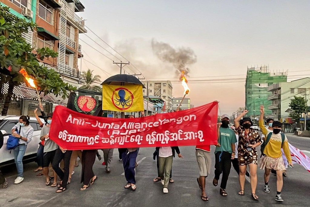 Today’s strike by Anti-Junta Alliance Yangon (AJAY) staged in the evening after the successful #SilentStrike campaign. 

#WhatsHappeningInMyanmar 
#2022Feb1Coup #Yangon
#TakeAction_NoMoreWords 
#AJAY