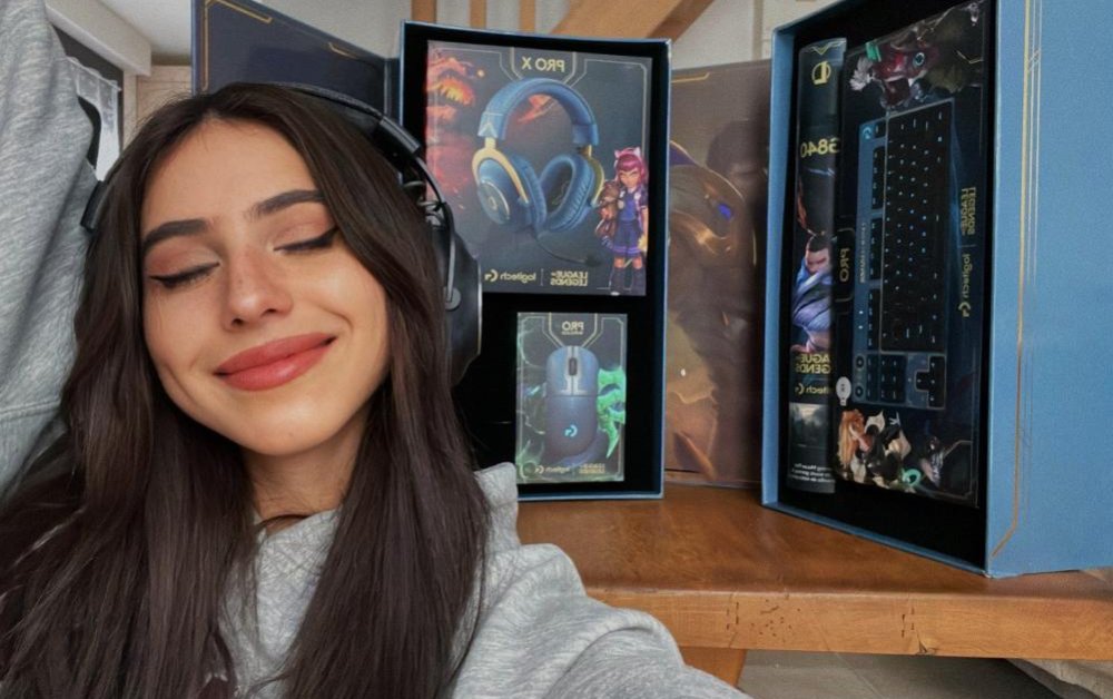 Aloonea_'s tweet image. 🎁GIVEAWAY 🎁 
Grâce à @LogitechGFrance je peux vous faire gagner un super coffret Logitech X League of Legends 
pour participer : 
. Follow @TrnElsa &amp;amp; @LogitechGFrance
.🔁RT ce tweet 
Bonne chance à tous ! Annonce du gagnant le 14/02 ❤️