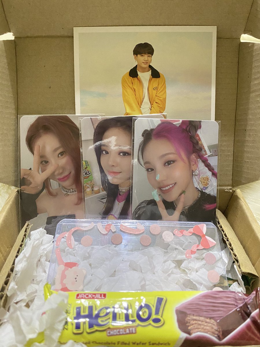 jeonsbayong's tweet photo. π¬π κ°#jeonsmails ΧΦ΄ κ±
got these pcs today!! yuna and chaer are for my friends hehe @gyucerybag @15lcves !! i love the packaging so much!! thank you for the freebies and thank you for the jungkook postcard & cute toploader hehe π€ @rjenocart
#thnxkai https://t.co/JZgZNEDESI