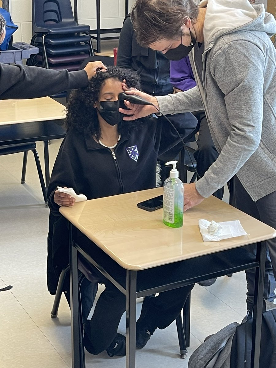 NDPrincipalMF's tweet photo. Amazing things happening in Ms Rattrays TPJ3M with Dr. Shawn Mondoux - ER doc #carotid #eyeball #intubate #healthcare #stfx #milton #hcdsb @DrShawnMondoux @Missrattray https://t.co/GDp5xLuGST