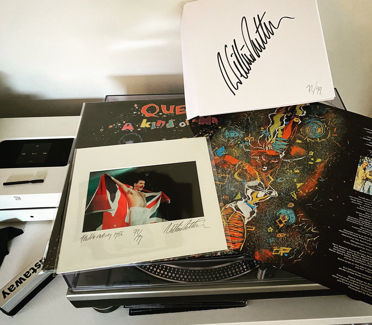 Just in: the original picture i have acquired through <a href="/WilliamRutten/">William Rutten</a> from #FreddieMercury of <a href="/QueenWillRock/">Queen</a> . This concert from #Leiden #Groenoordhallen was my very first concert ever. June 86, even before Parade/Prince in August 86