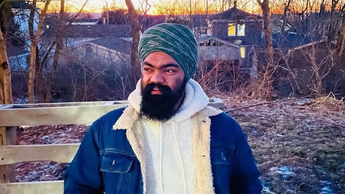 CBU student, Gurleen Singh, shared a heartwarming interaction he had with a Transit Employee.

"I'm proud to be a CAPER! After wearing the Cape Breton tartan as my turban I felt proud when a bus driver said: I appreciate bud that you are wearing our pride as your crown."