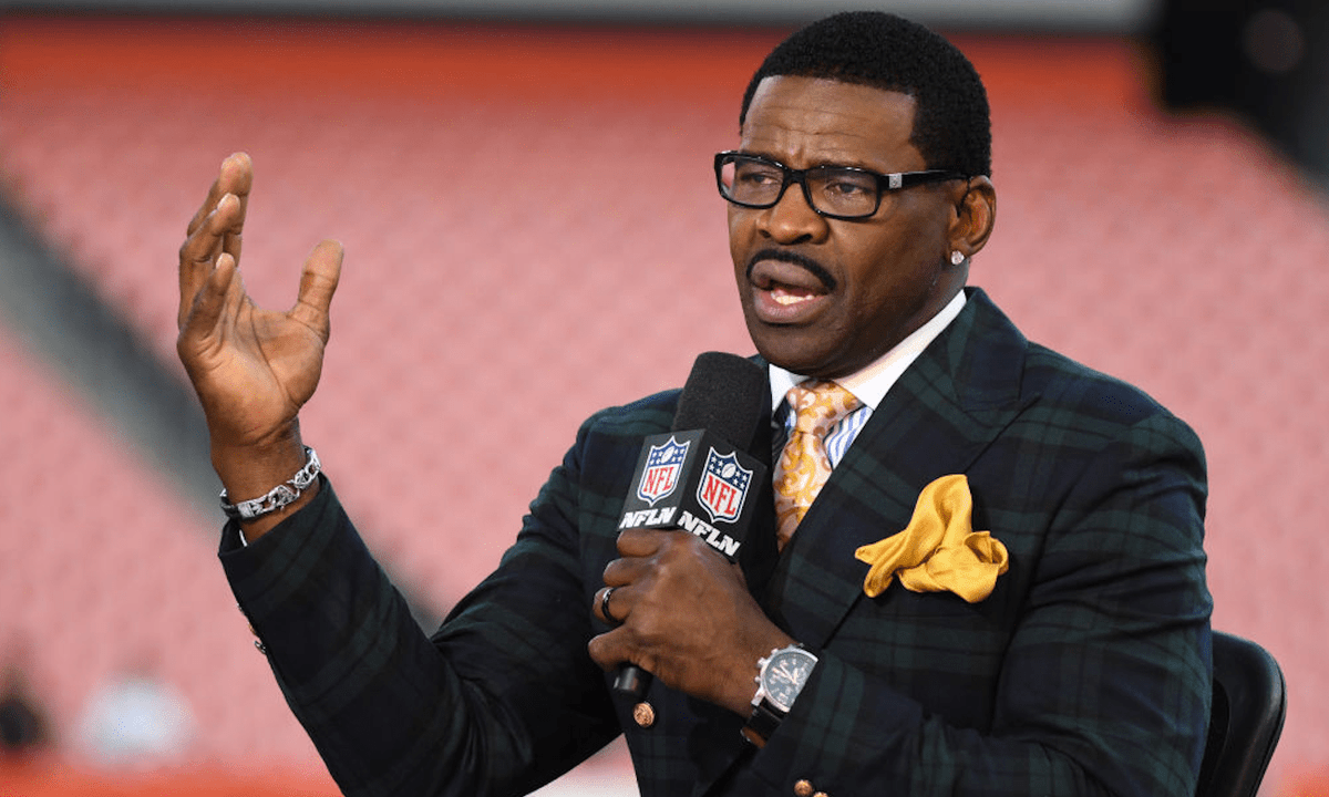 RegulatorsPod's tweet photo. RT to vote @michaelirvin88 as the #NFL Media Personality of the Year! 🚨🚨🚨 #Regies #Awards #MountUp #NFLTwitter https://t.co/wbcxftdwX1