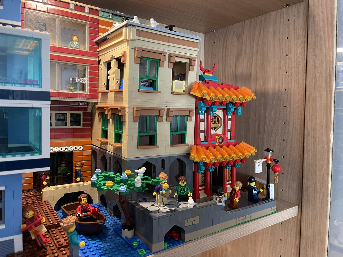 marcolego2's tweet image. My #chineseTemple and my #lego #sesamestreet building are starting to look awesome !