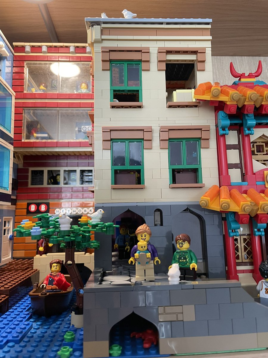 marcolego2's tweet image. My #chineseTemple and my #lego #sesamestreet building are starting to look awesome !