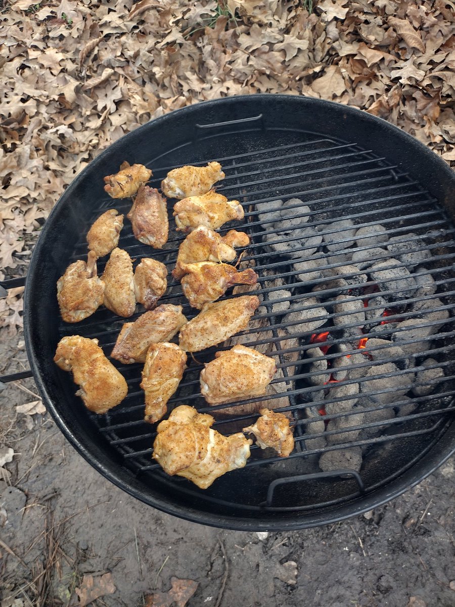 cedteaches's tweet photo. Kicking off #BlackHistoryMonth doing mango wings just because I can #DubShackBBQ🏚️ #everydayisaGREATdayforbbq #pitmasterlife #igotthesauces #mangowings #DangOhMango🥭 #blogcomingsoon https://t.co/GVgE6tO6B4