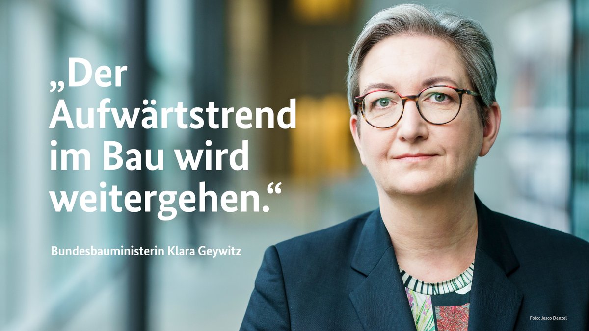 Foto von Bundesbauministerin Klara Geywitz mit folgendem Zitat: "Der Aufwärtstrend im Bau wird weitergehen."