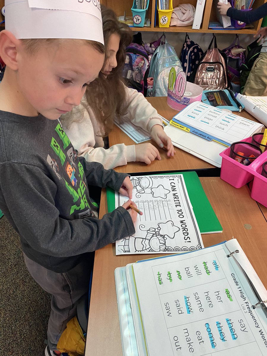 CortneyMcdowell's tweet photo. We can write 100 words in first grade @CaprockES ✏️📝❤️ #KISD100thDay #meetingourleadmeasures #snapwords https://t.co/ATVsN5ay9U