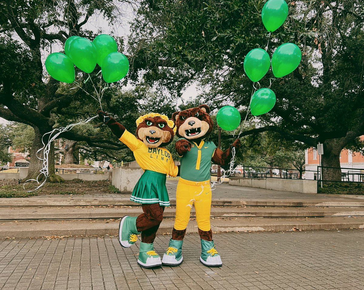 IT’S BAYLOR’S BIRTHDAY!!! 
🎂💚✨🥳🐻🎁🎉💚✨🎂

#SicEm 

What’s your favorite thing about our beloved university? ⬇️
