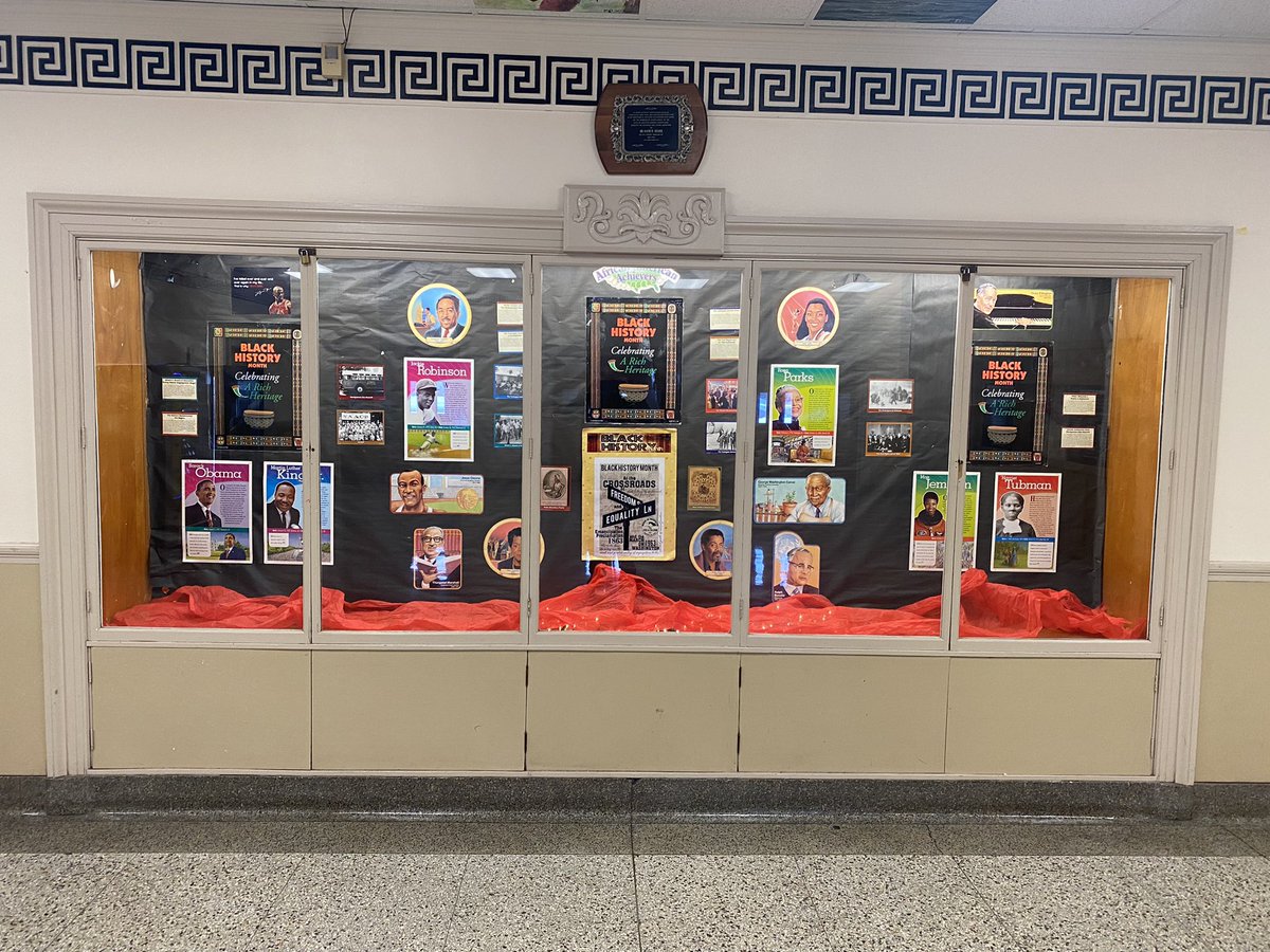 Check out the Black History Month showcase @RHS_beavers! Thank you to RHS social studies teacher Jenny Cavell for decorating the showcase! https://t.co/EKV4SExvU4