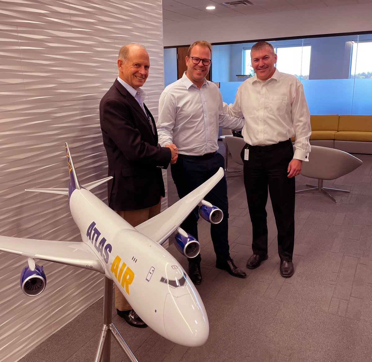 AVIOBOOK's tweet photo. [ANNOUNCEMENT] We are very proud to welcome @AtlasAirWW and @PolarAirCargo on board. We are looking forward to working alongside these two sister airlines to digitize the operations on their Boeing fleet of aircraft with our #EFB solution.

#futureofflight #AvioBook #contractwin https://t.co/8p77weMm9n