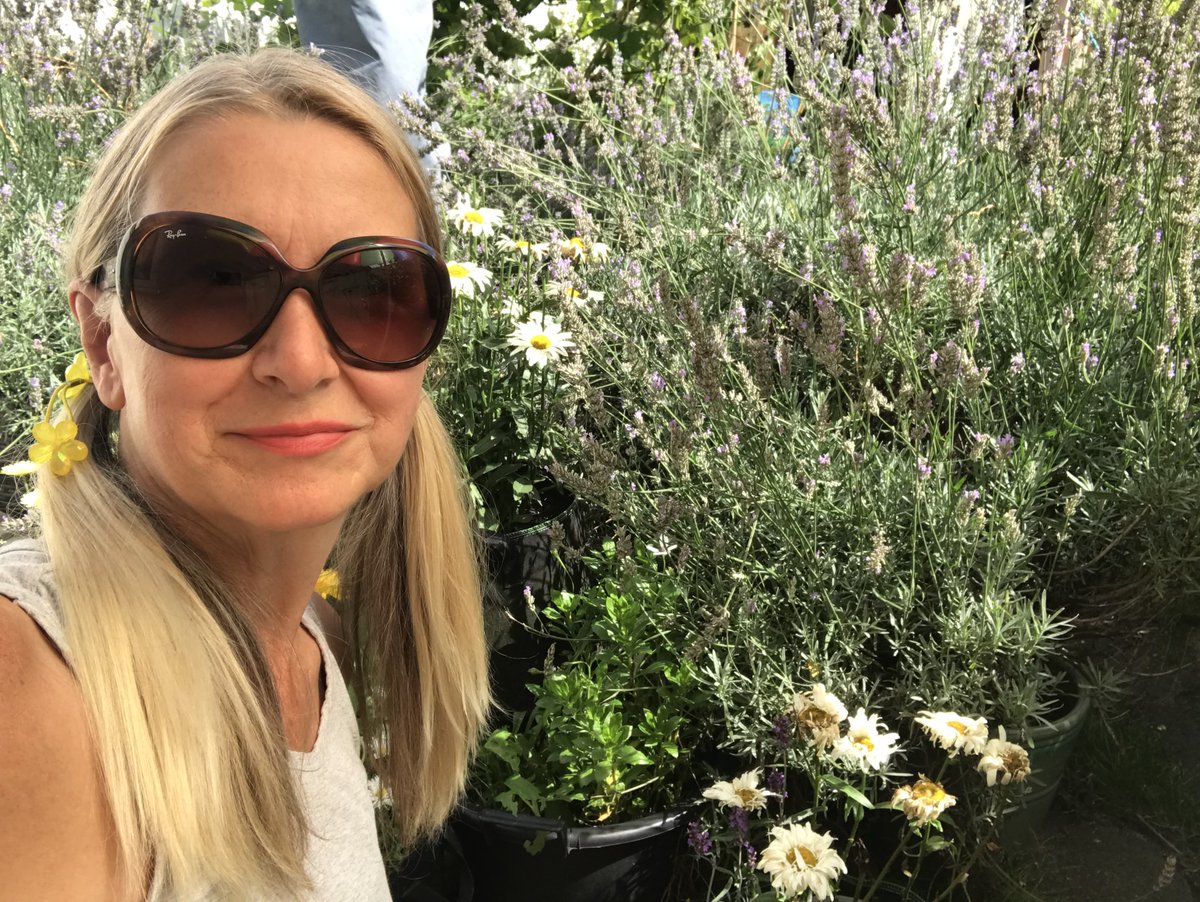 queencharlot's tweet image. Feels warm outside today. Okay, not this warm, but still #springsoon