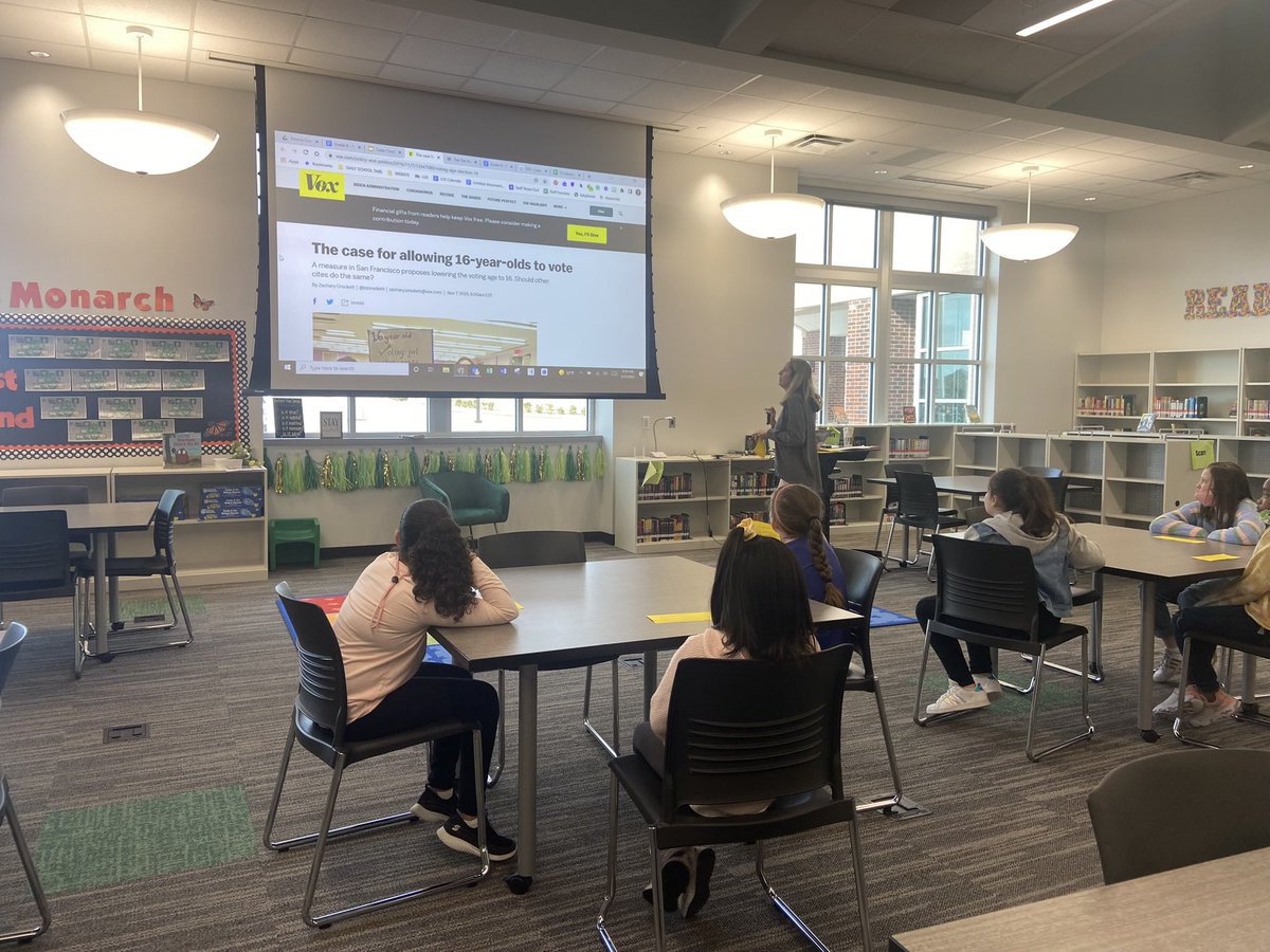 hoothoot_hooray's tweet photo. Yesterday these @GarciaGators learned what corroboration is from @jess_applegate 🤗 I’m grateful to have a librarian who can also show students collaboration 😜 we work so well together 💚 she’s the best 🐊 #OurCommunityOurKids https://t.co/DqftaEq6Ic