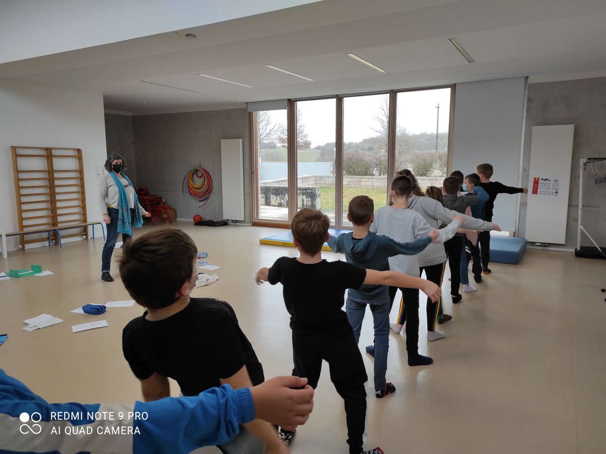 Dans le cadre de notre projet d'une balade contée, Solène nous a initié au théâtre et Stéphane a écrit une chanson que nous avons chanté  #projet