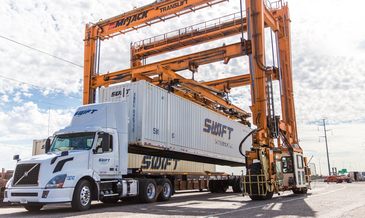 GrupoT21's tweet photo. 🚂 Servicio intermodal de Knight Swift Transportation acelera su crecimiento en México. https://t.co/UOFND8cUEt
Por @evandeltoro #GrupoT21 #Ferroviario #SwiftTransportation #Intermodal #KnightSwiftTransportation https://t.co/88lTUNGWO0