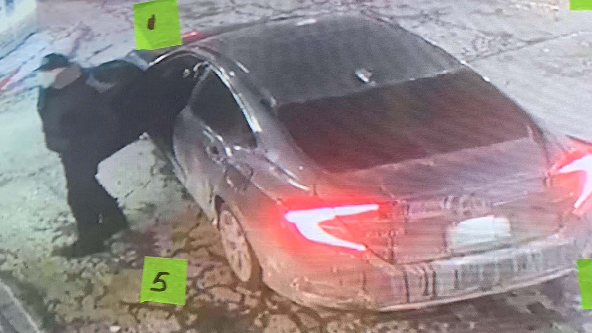 OPP_CR's tweet photo. Can you identify this suspect and vehicle? Involved in theft of alcohol at gas station on HY 10 and King. Please call OPP Caledon at 905-585-2241 or 
@PeelCrimeStopp
  #CaledonOPP #communitysafety #policecommunitypartnership ^im https://t.co/pKwu5yEkaL