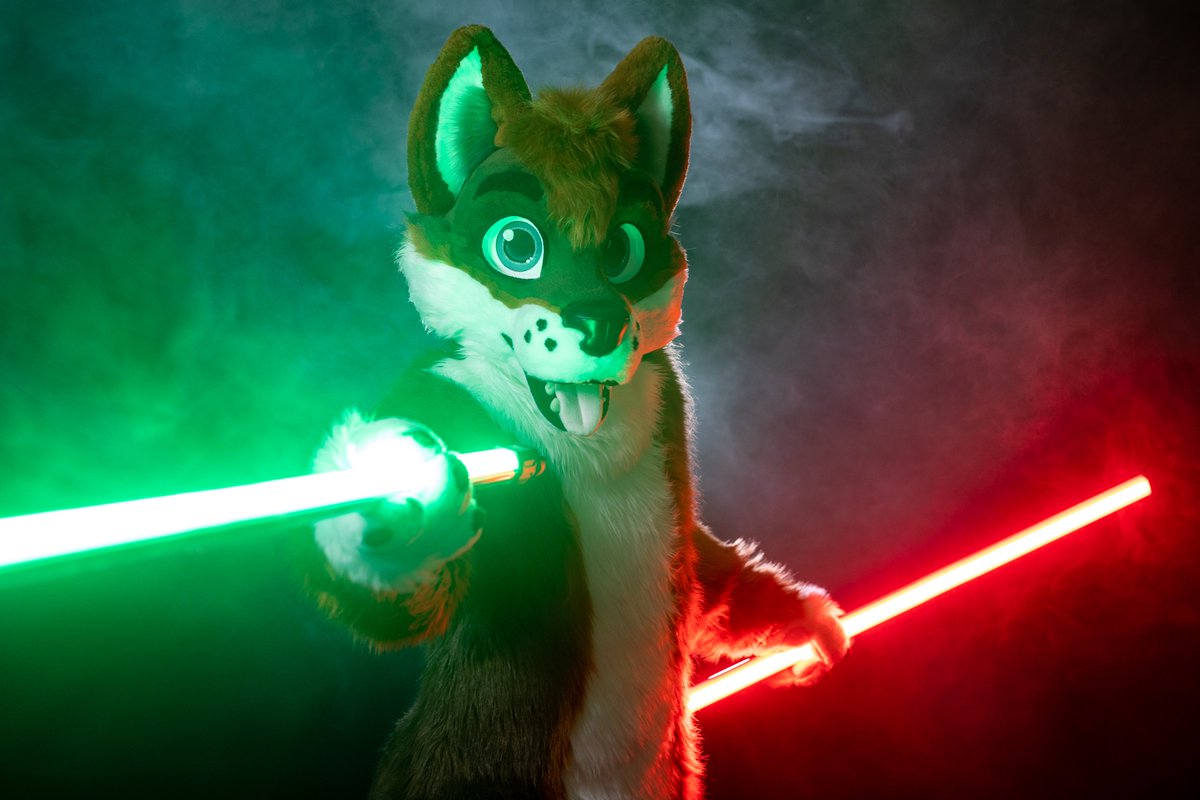 TravisTheFoxDog's tweet image. I challenge you to a duel. Winner gets...uh... hugs!
@FurCPhoto