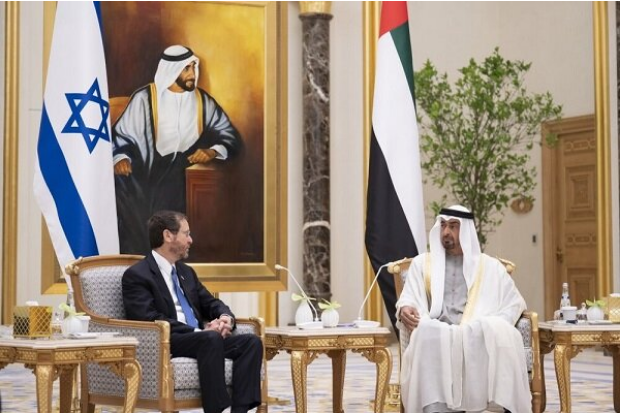 LukLarsson's tweet photo. UAE intercepts missile during Israeli head’s trip

The United Arab Emirates announced in the early hours of the morning that it intercepted a missile launched by Yemen’s Ansarullah movement, the third attack in less than two weeks. 

Read more:https://t.co/KNH4Vv2xHE https://t.co/cZrCa0isex